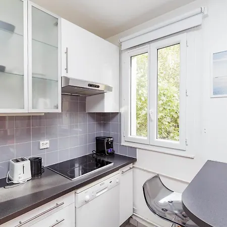 Appartamento A Cosy Nest With A Balcony Near The Seine