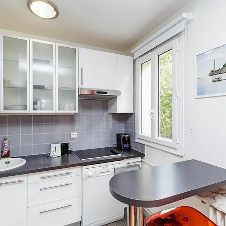 A Cosy Nest With A Balcony Near The Seine Appartamento *
