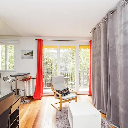 A Cosy Nest With A Balcony Near The Seine Parigi