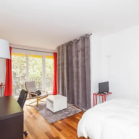 A Cosy Nest With A Balcony Near The Seine * Parigi