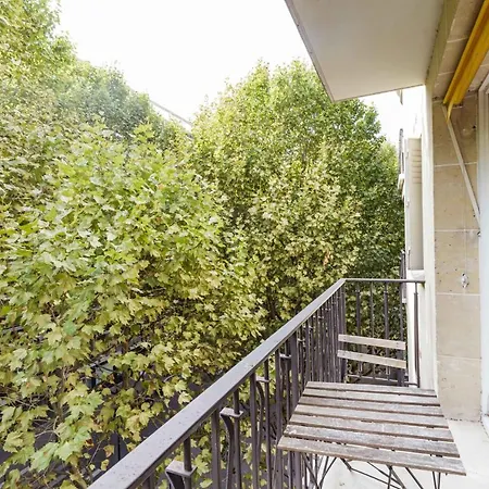 Appartamento A Cosy Nest With A Balcony Near The Seine *